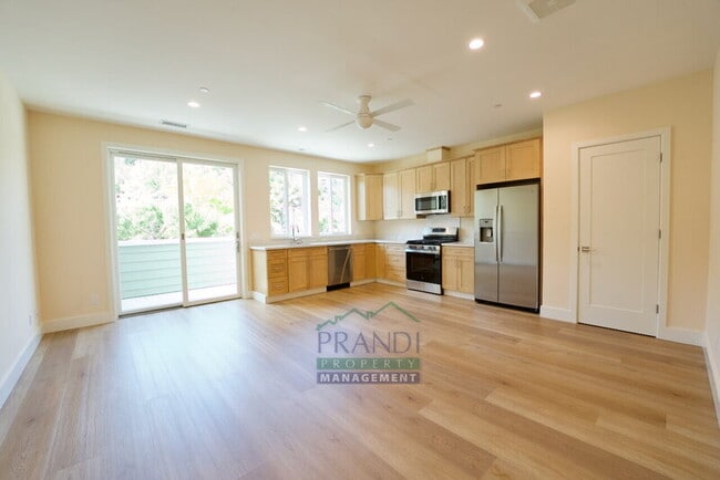 property at 10 E Crescent Dr