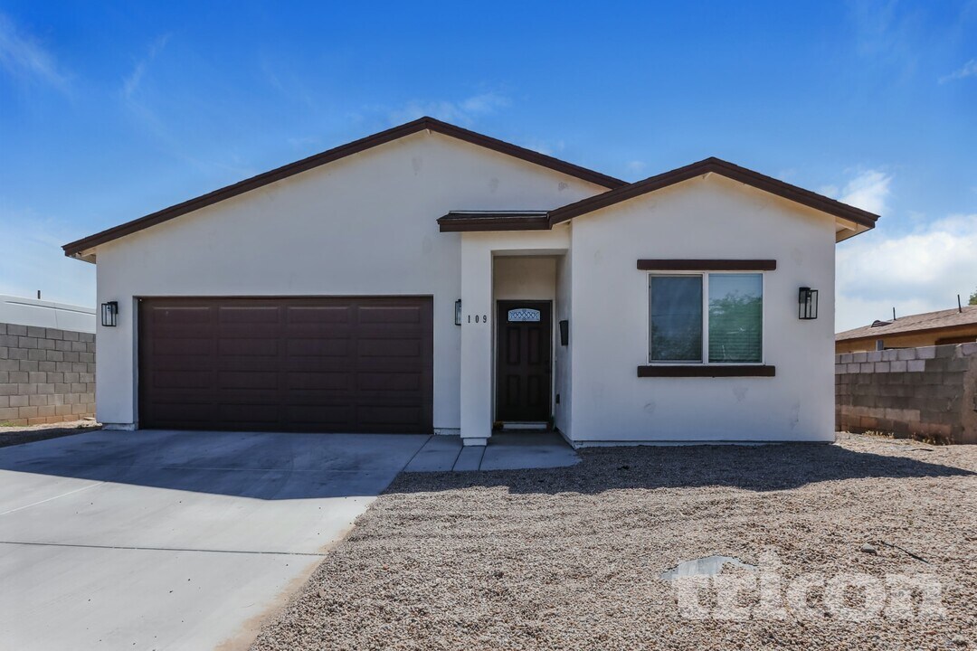 109 E Mountain View Dr in Avondale, AZ - Building Photo