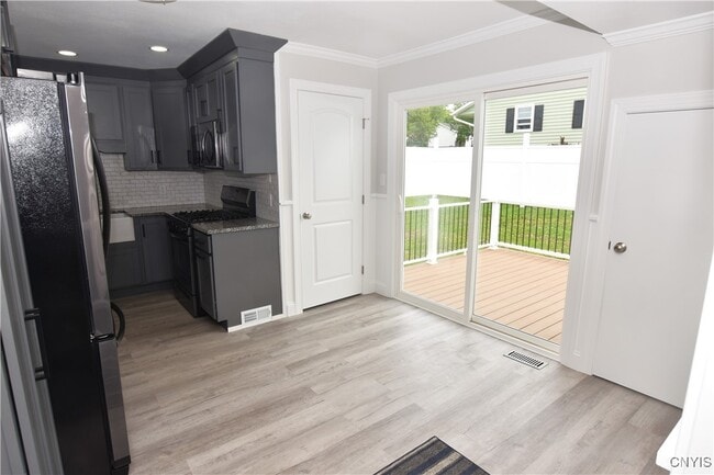 property at 1401 Woodbury Dr
