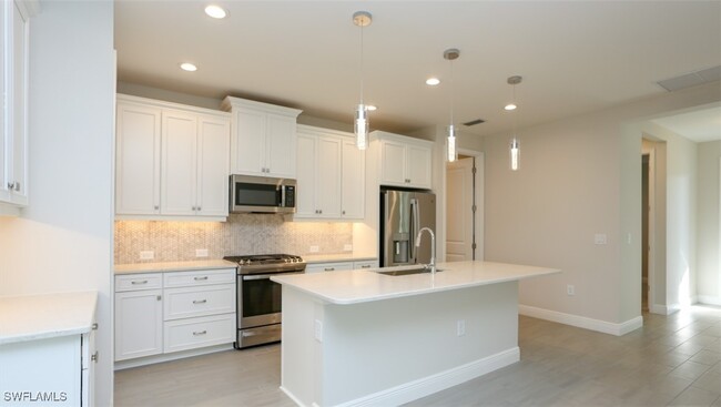 2428 Ariane Dr in Naples, FL - Building Photo - Building Photo