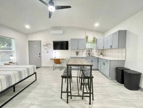 1213 Corbett Ln in Orlando, FL - Building Photo - Building Photo