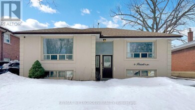 16 Perivale Crescent in Toronto, ON - Building Photo - Building Photo