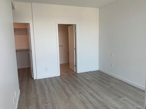 680 Quayside Dr in New Westminster, BC - Building Photo - Building Photo