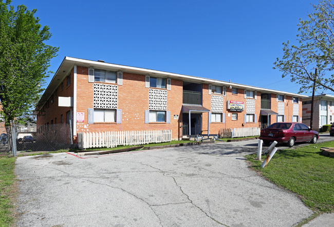 Cedarwood Court in Dallas, TX - Building Photo - Building Photo