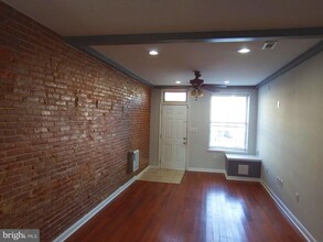 924 S Robinson St in Baltimore, MD - Building Photo - Building Photo
