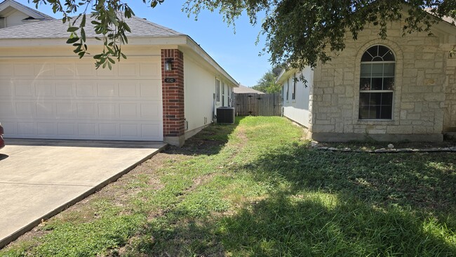8542 Snakeweed Dr in Converse, TX - Building Photo - Building Photo