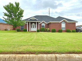 211 Trent Rd in Enterprise, AL - Building Photo