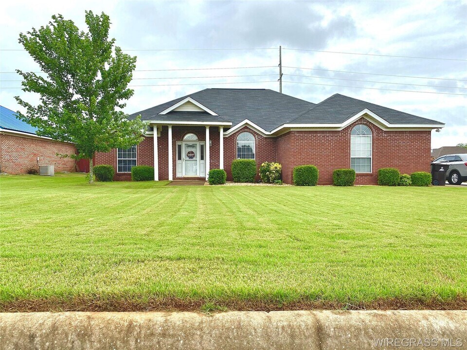 211 Trent Rd in Enterprise, AL - Building Photo