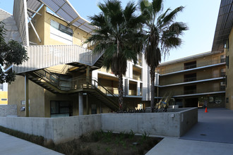 1424 BROADWAY APARTMENTS in Santa Monica, CA - Building Photo - Building Photo