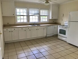 300 Corman Ave in Troy, AL - Building Photo