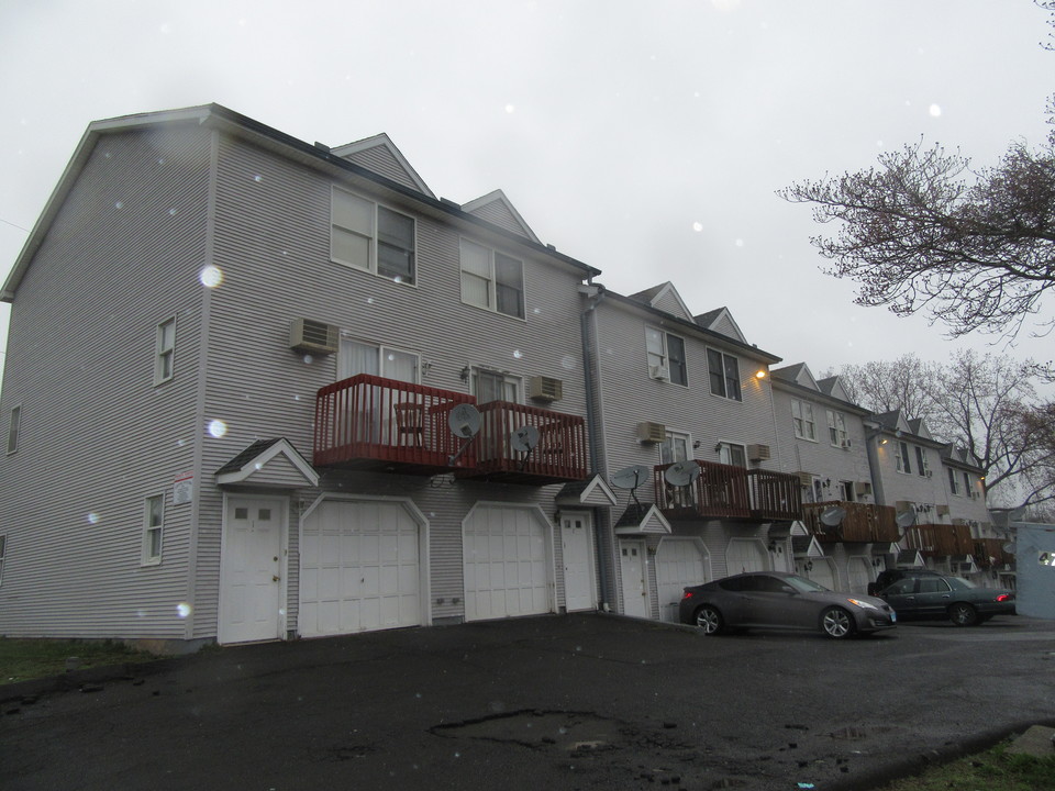 Willowbrook in New Britain, CT - Building Photo