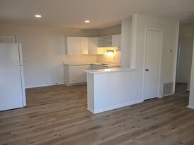 5114 Kickapoo Dr in Kokomo, IN - Building Photo