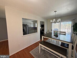 18 Jameson Ln in Pikesville, MD - Building Photo - Building Photo