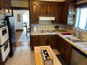 424 Dorado Way in South San Francisco, CA - Building Photo - Building Photo