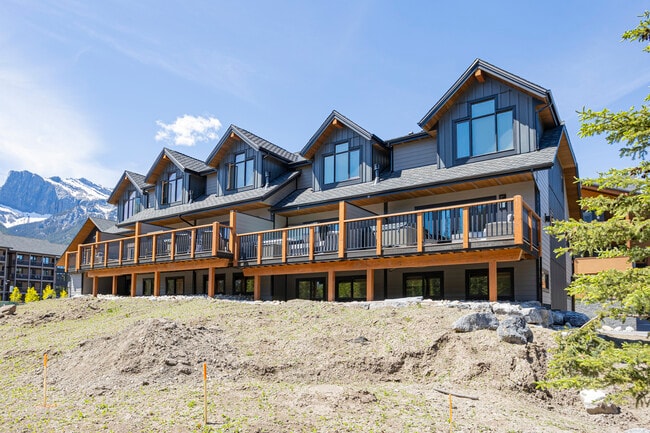 20 Streamside Ln in Canmore, AB - Building Photo - Building Photo