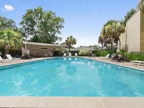 220 Doucet Rd in Lafayette, LA - Building Photo - Building Photo