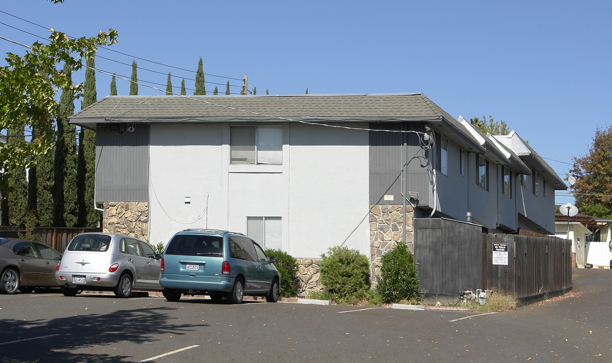 4664 Heyer Ave in Castro Valley, CA - Foto de edificio