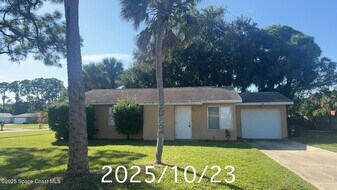 298 Capron Rd in Cocoa, FL - Building Photo