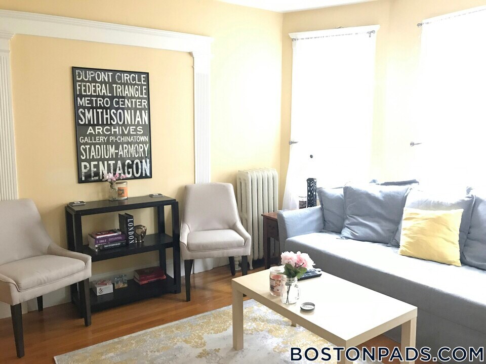 55 Bristol Rd in Medford, MA - Building Photo