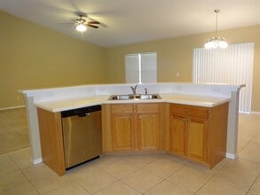 843 SE Carnival Ave in Port St. Lucie, FL - Building Photo - Building Photo