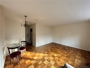 2 Old Mamaroneck Rd in White Plains, NY - Building Photo - Building Photo