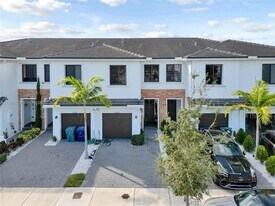 23302 SW 110th Ave in Princeton, FL - Building Photo