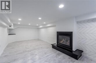 257 E 17th St in Hamilton, ON - Building Photo - Building Photo