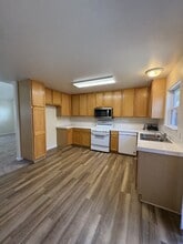 2812 Bay Village Ave in Santa Rosa, CA - Building Photo - Building Photo