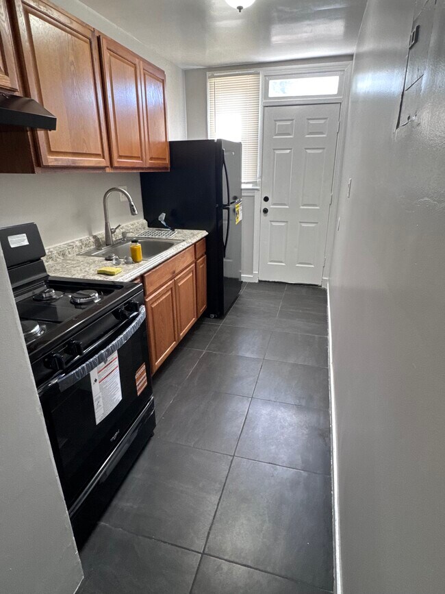 319 Parkland Pl SE, Unit #4 in Washington, DC - Foto de edificio - Building Photo