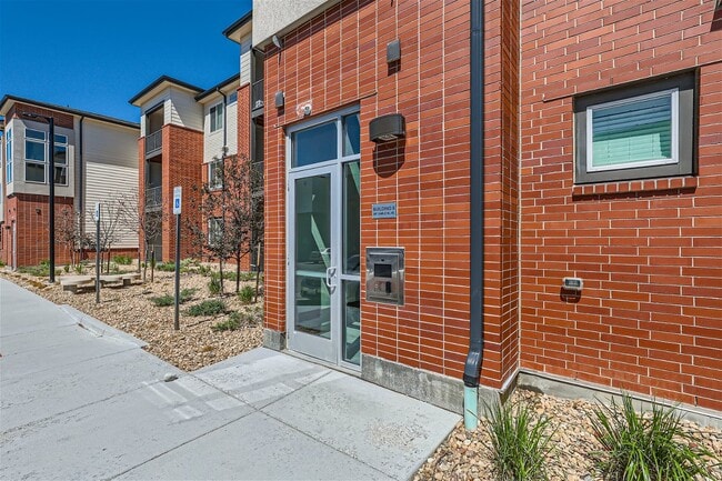 981 S Sable Blvd, Unit 104 in Aurora, CO - Building Photo - Building Photo