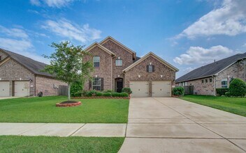 7610 River Pass Dr in Pearland, TX - Foto de edificio - Building Photo