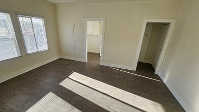 815 S Lake St in Los Angeles, CA - Foto de edificio - Building Photo