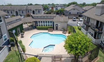 9036 N Lamar Blvd, Unit 106 in Austin, TX - Building Photo - Building Photo