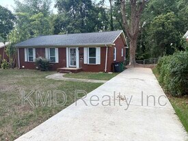 3900 Crestridge Dr in Charlotte, NC - Building Photo