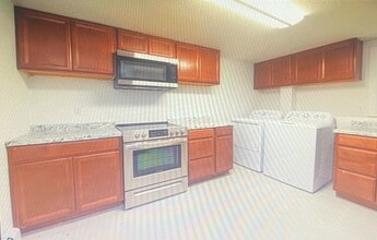 1404 E 11th Ave, Unit B in Anchorage, AK - Building Photo - Building Photo