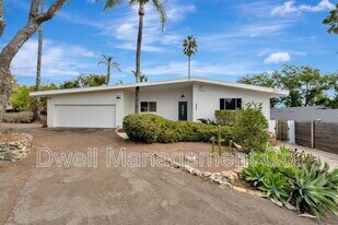 8860 Fabienne Way in La Mesa, CA - Building Photo