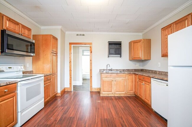 1012-12 River St in Agawam, MA - Building Photo - Building Photo