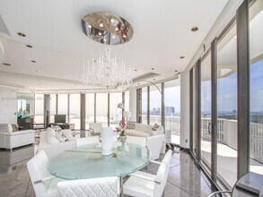 2000 Island Blvd in North Miami Beach, FL - Building Photo - Building Photo