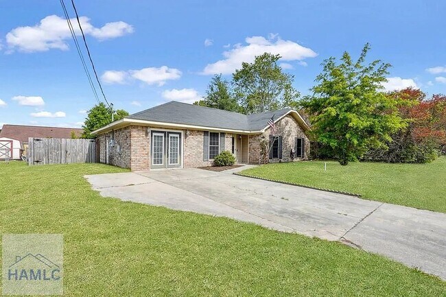908 Highland Dr in Hinesville, GA - Building Photo - Building Photo