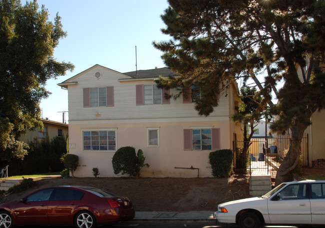 4170 Somerset Dr in Los Angeles, CA - Building Photo - Building Photo