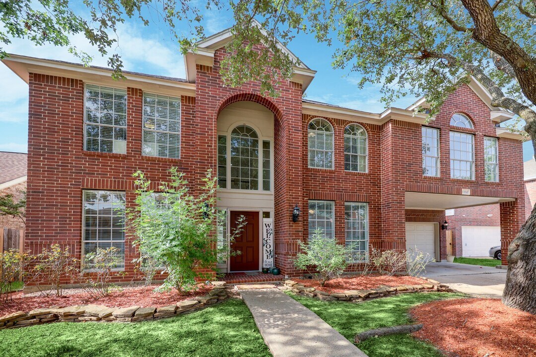 13710 Wheatbridge Dr in Houston, TX - Building Photo