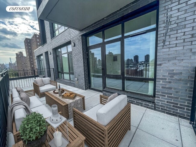 1516 Park Ave in New York, NY - Building Photo - Building Photo