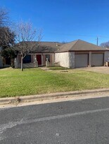 8908 Viking Dr in Austin, TX - Building Photo