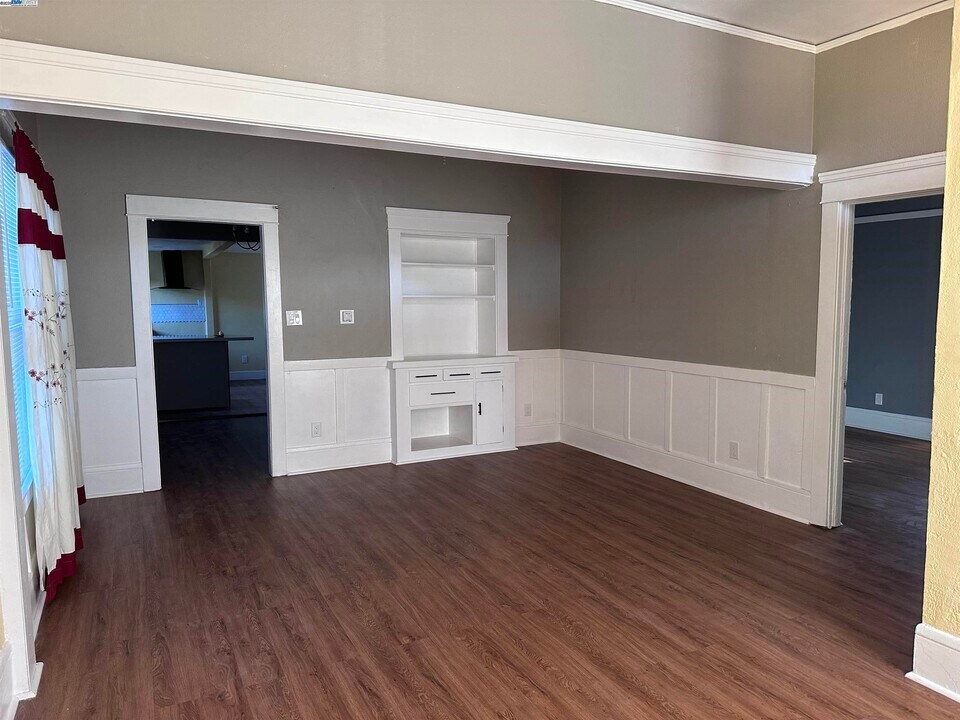 1650 E Lindsay St in Stockton, CA - Building Photo