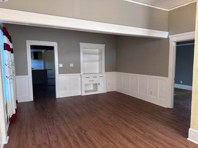 property at 1650 E Lindsay St