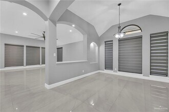 24 N 24th St in McAllen, TX - Foto de edificio - Building Photo