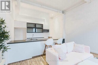 220 Dundurn St S in Hamilton, ON - Building Photo - Building Photo