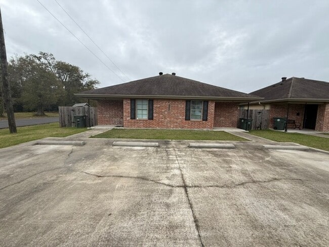 2208 N Malcolm St in Lake Charles, LA - Building Photo - Building Photo