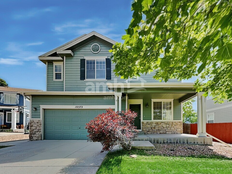 10572 Vaughn Ct in Commerce City, CO - Building Photo