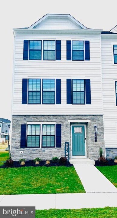 295 Soft Rush Ln in La Plata, MD - Building Photo